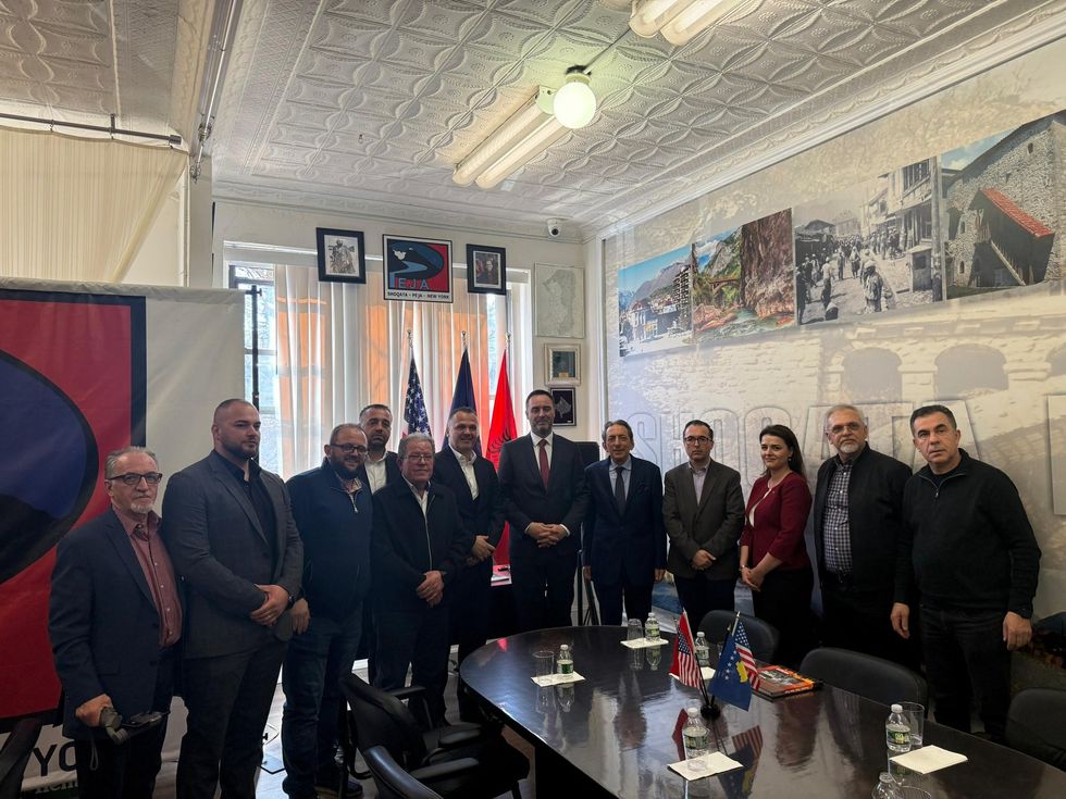 Shoqata “Peja - New York” pret Glauk Konjufcën dhe delegacionin nga Kosova