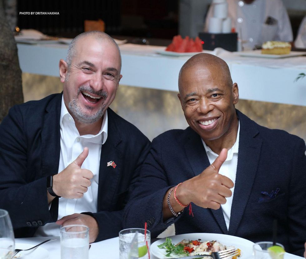 “Simboli i shqiponjës ka një tjetër peshë për ty” - ambasadori Ervin Bushati uron Eric Adams