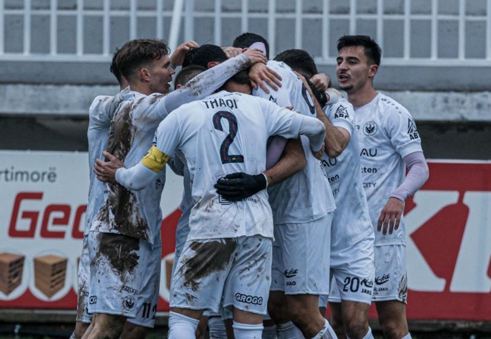 Armend Thaqi e ndëshkon Ballkanin në “frymën e fundit”, Gjilani merr një pikë në Suharekë