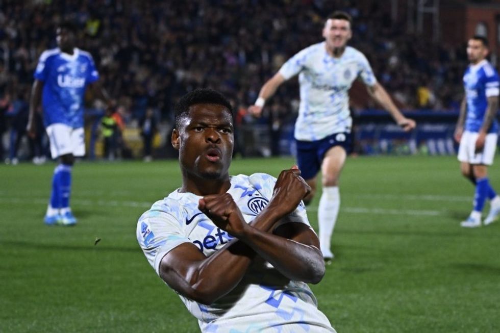 Interi me përmbysje spektakulare fiton ndaj Comos dhe marshon drejt titullit në Serie A