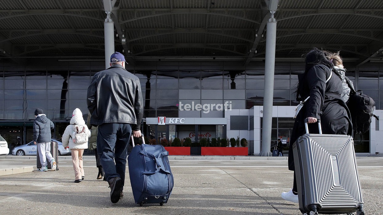 Procedura të reja në Aeroportin e Prishtinës për fluturime, udhëtarët këshillohen të përdorin check-in online