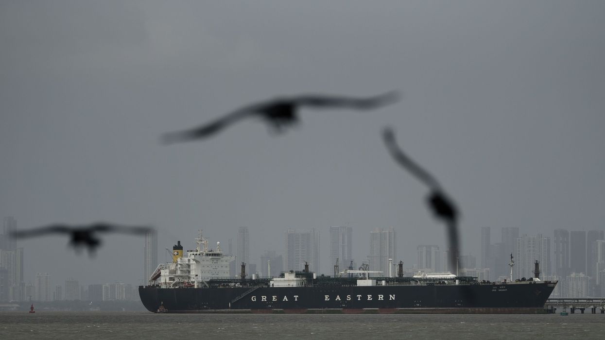 Irani paralajmëron se anijet e Marinës Amerikane që përpiqen të bllokojnë portet e saj do të "dërgohen në fund të detit" Irani paralajmëron se anijet e Marinës Amerikane që përpiqen të bllokojnë portet e saj do të