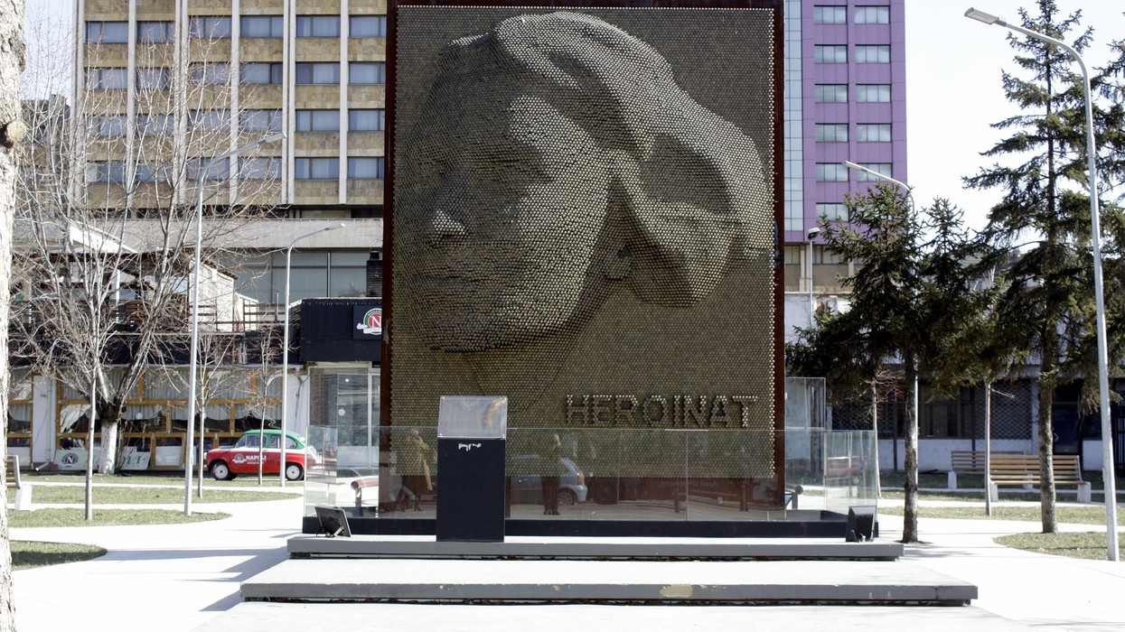 “Ma kthe dritën”, shënohet Dita memoriale për të mbijetuarit e dhunës seksuale të luftës