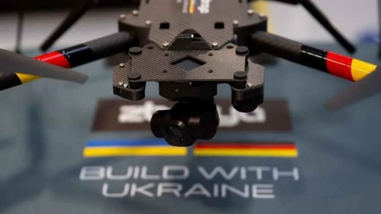 Prodhuesi gjerman i dërgon Ukrainës 10,000 dronë – Zelensky takon kancelarin Merz në Berlin