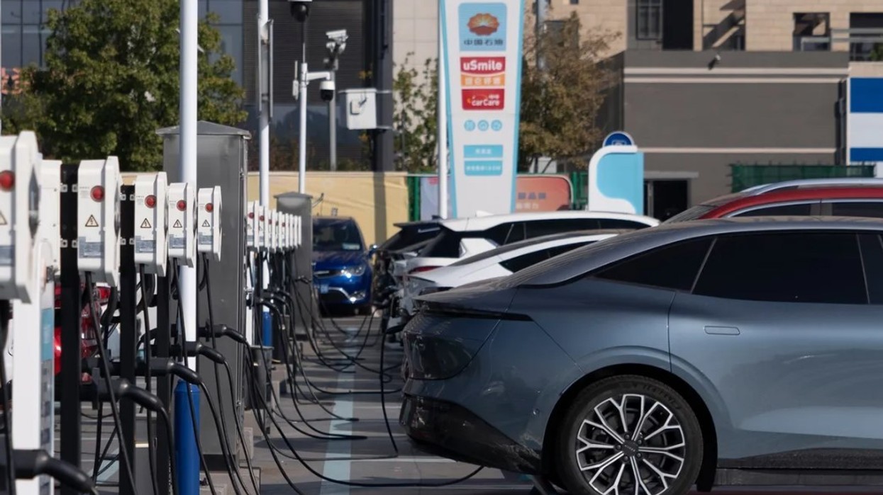 Rritja e çmimeve të naftës nxit bumin e automjeteve elektrike në Azi