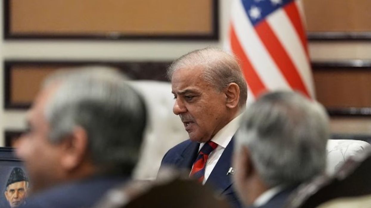 Kryeministri i Pakistanit do të vizitojë Arabinë Saudite, Katarin dhe Turqinë - ndërsa Trump lë të kuptohet për bisedime të mëtejshme Kryeministri i Pakistanit do të vizitojë Arabinë Saudite, Katarin dhe Turqinë - ndërsa Trump lë të kuptohet për bisedime të mëtejshme