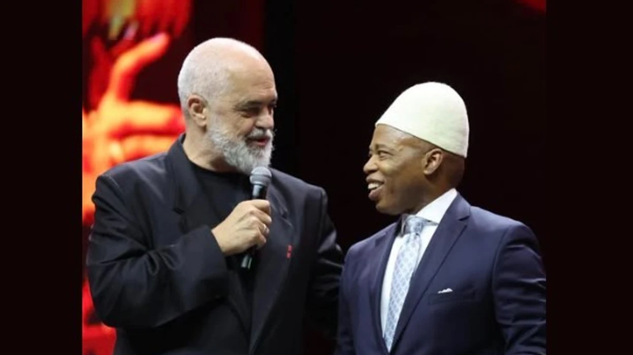 “Bota përmbys”, Rama: Kush e kishte imagjinuar që kryetari i Bashkisë së Nju Jorkut do të kërkonte pasaportën shqiptare