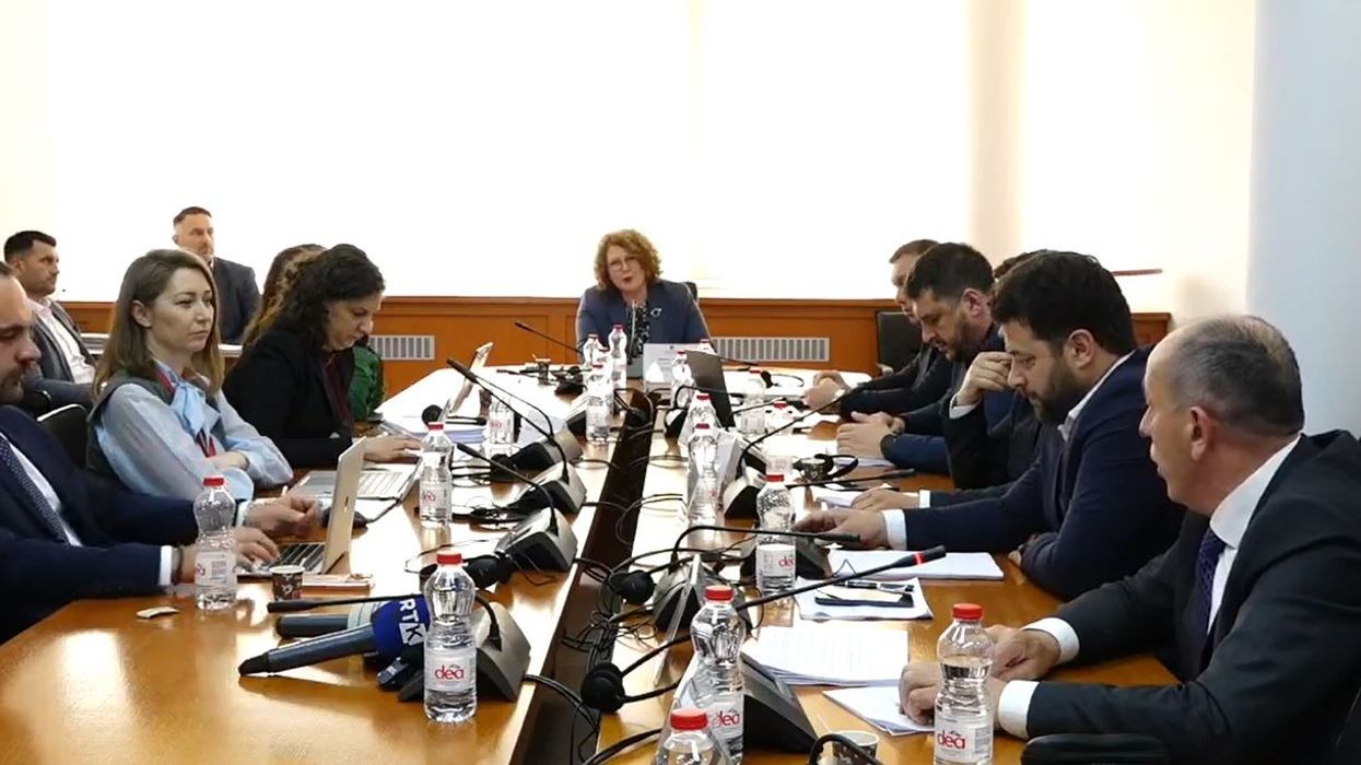 “Na e keni pru një njeri me aktakuzë”, debat mes Shalës dhe Hajdarit “Na e keni pru një njeri me aktakuzë”, debat mes Shalës dhe Hajdarit