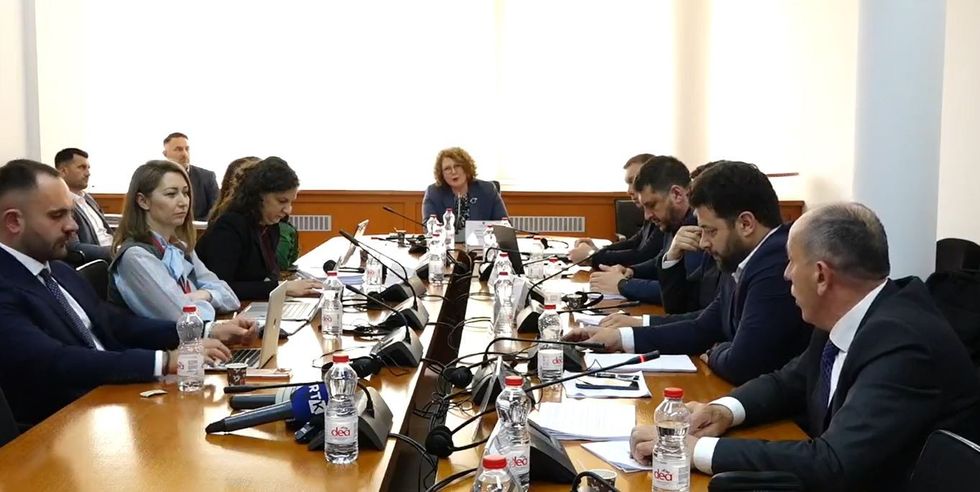 “Na e keni pru një njeri me aktakuzë”, 