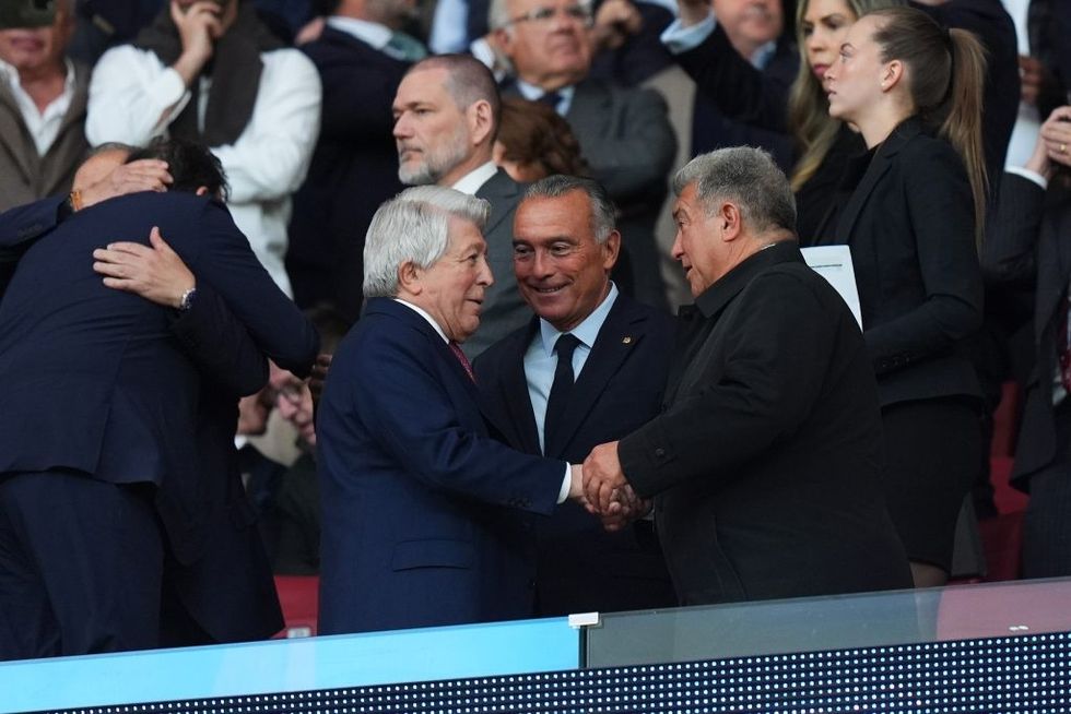 “Është turp, ajo që na bënë është e patolerueshme”, Laporta kritikon gjyqtarët pas eliminimit të Barcelonës nga Liga e Kampionëve