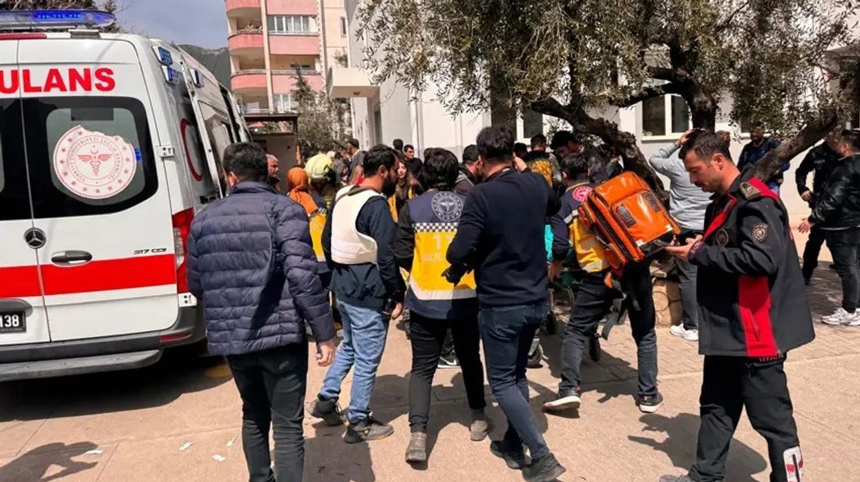 Numri i të vdekurve shkon në nëntë, të tjerë të plagosur rëndë – detaje të tjera nga sulmi me armë në një shkollë të Turqisë Numri i të vdekurve shkon në nëntë, të tjerë të plagosur rëndë – detaje të tjera nga sulmi me armë në një shkollë të Turqisë