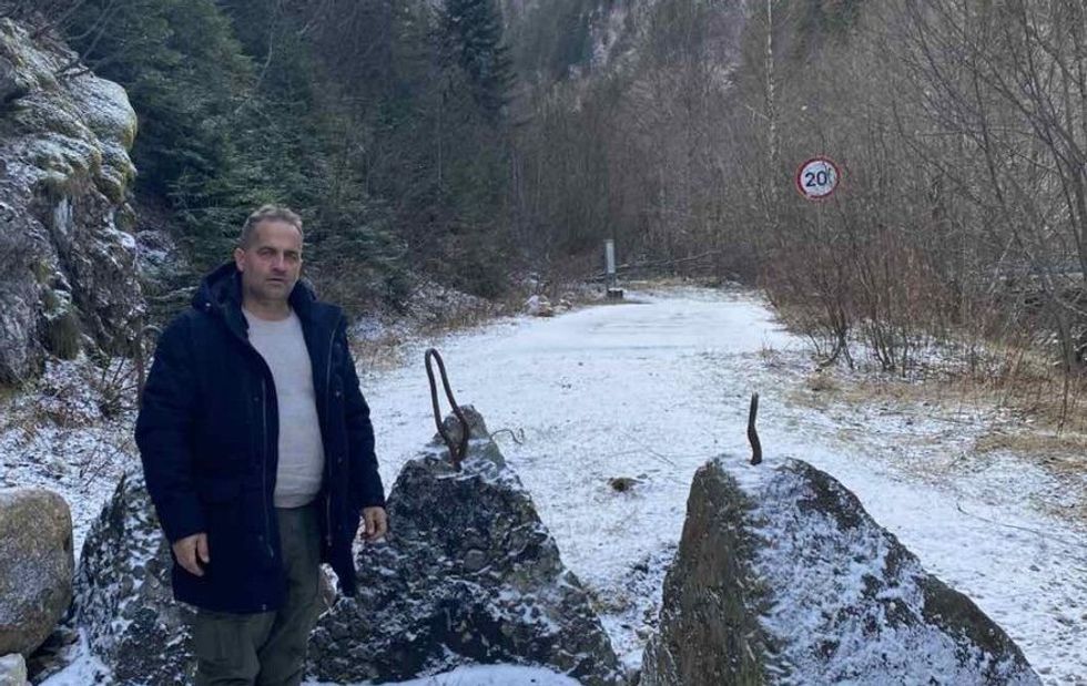 “Mjaft me izolim”: Më 25 prill protestë për hapjen urgjente të vendkalimit kufitar në Çakorr