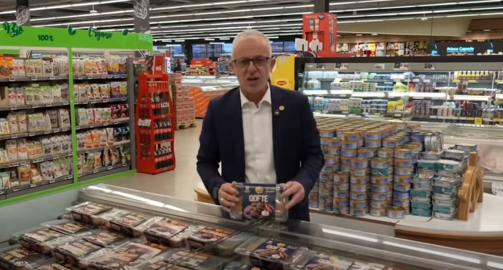 “Jetimat e Ballkanit” hyn në treg me produkte ushqimore, Kastrati: Bleni në INTEREX, fitimi shkon për bamirësi