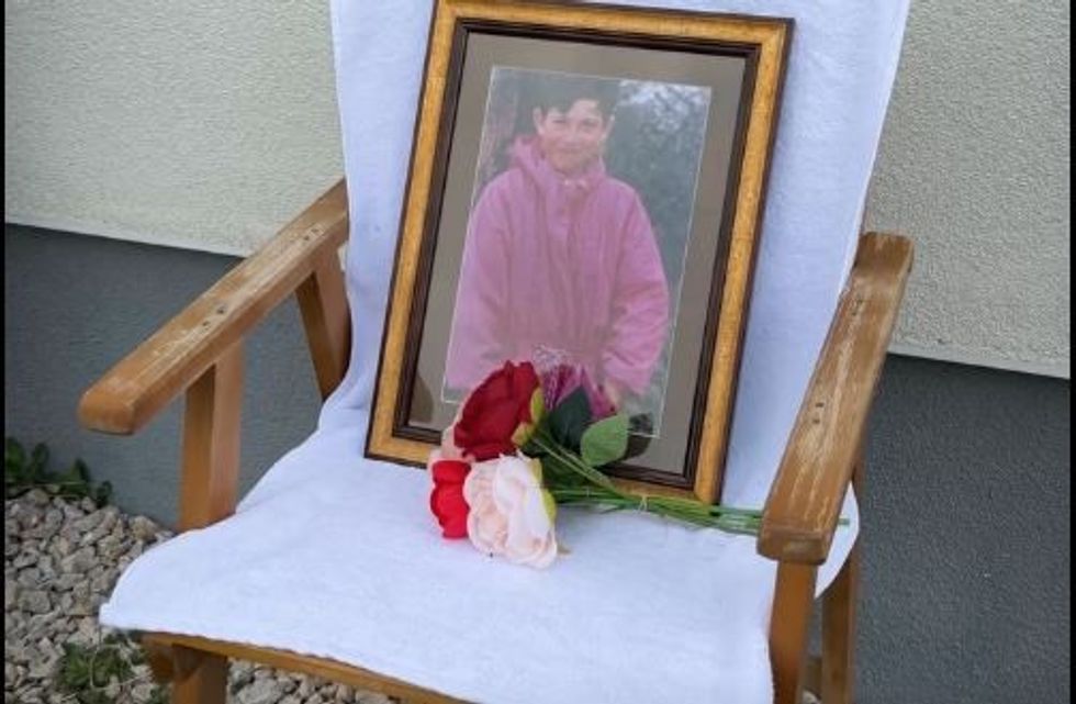 Mitrovicë, janë gjetur eshtrat e 9-vjeçarit Sinan Dauti, i rrëmbyer gjatë luftës nga forcat serbe