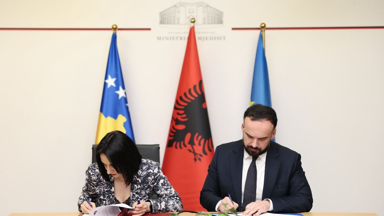 Kosova dhe Shqipëria nënshkruajnë memorandum për mbrojtjen e Lumit Drin Kosova dhe Shqipëria nënshkruajnë memorandum për mbrojtjen e Lumit Drin