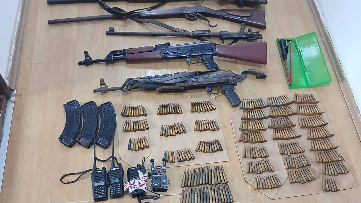 Armë, granata dhe pajisje ushtarake në Zubin Potok - policia jep detaje nga aksioni Armë, granata dhe pajisje ushtarake në Zubin Potok - policia jep detaje nga aksioni