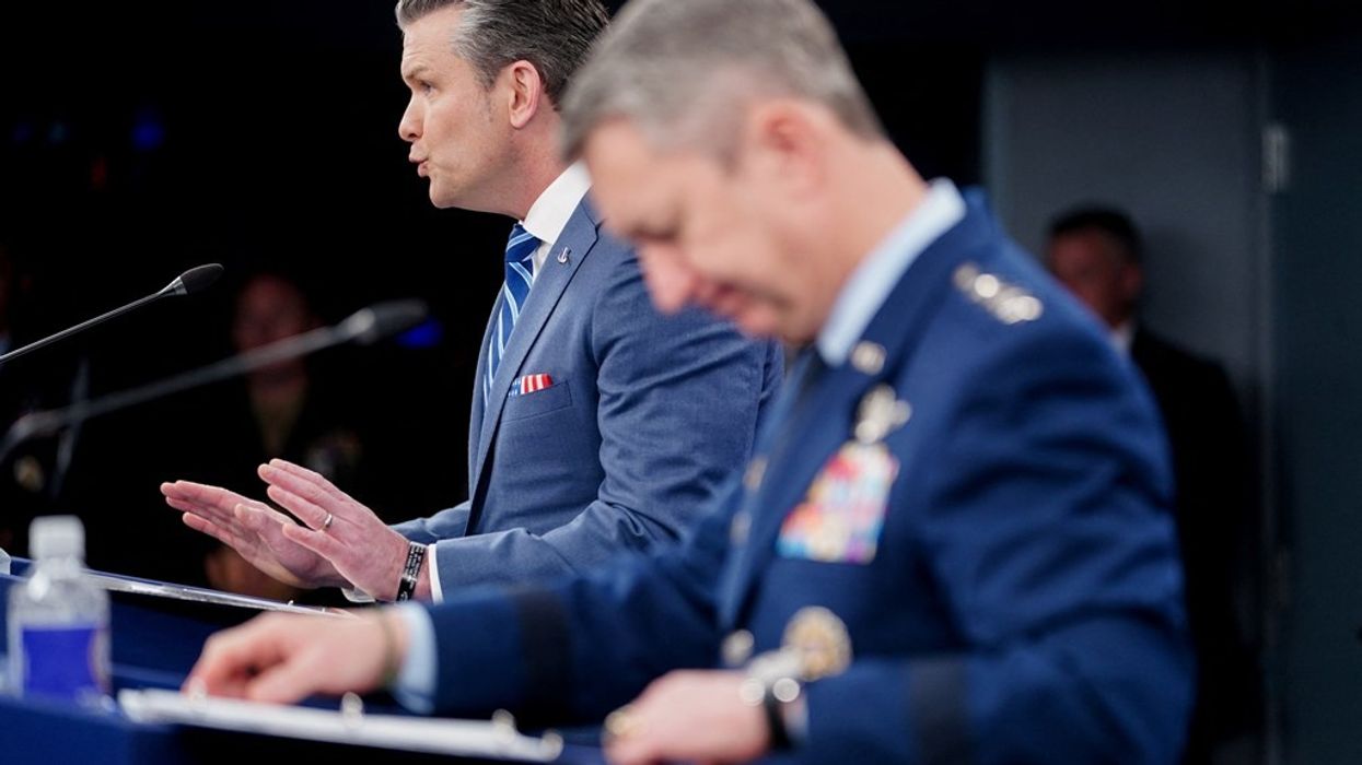 Hegseth mesazh për Iranin: Po ju vëzhgojmë, zgjidhni me mençuri Hegseth mesazh për Iranin: Po ju vëzhgojmë, zgjidhni me mençuri