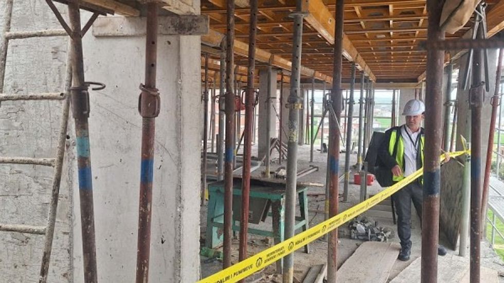 “Prioritet shëndeti i punëtorëve”, ndërpriten punimet në një vendpunishte në Fushë-Kosovë