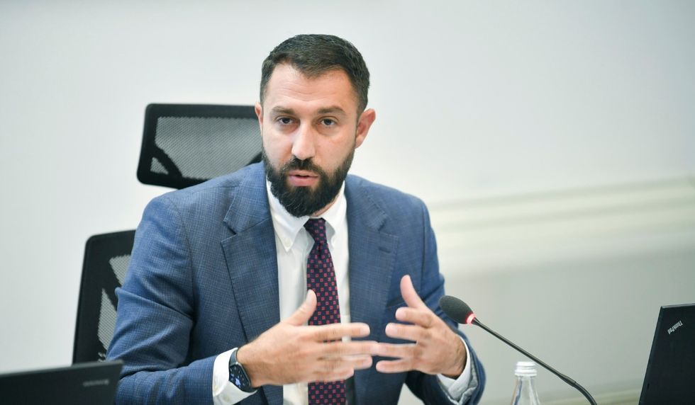 “Shkelje të rënda dhe devijime” –ministri Krasniqi konteston zgjedhjet në Asociacionin e Komunave