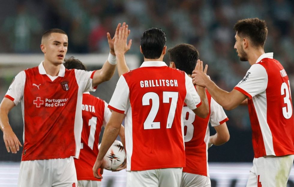 Braga e shokon Betisin, kualifikohen në gjysmëfinale edhe Aston Villa, Freiburg e Nottingham