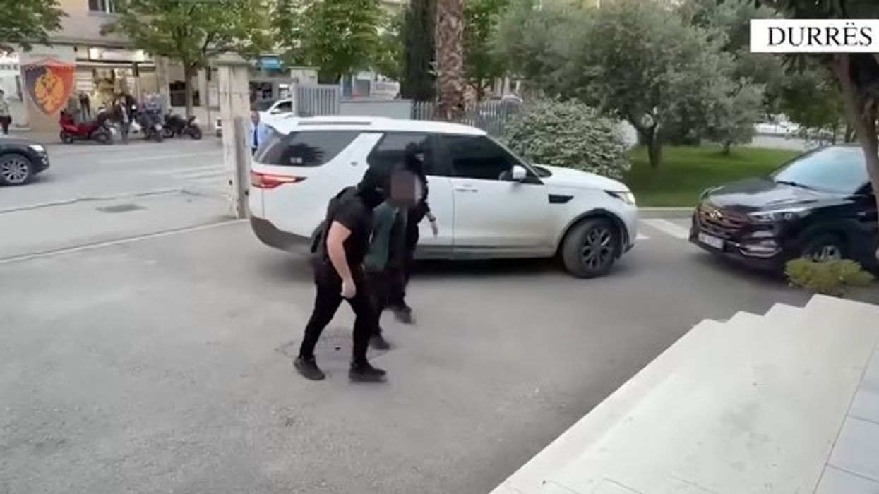 Gjenden 8 kilogramë kanabis brenda banesës së pabanuar, arrestohet 30-vjeçari në Durrës – Policia publikon pamje Gjenden 8 kilogramë kanabis brenda banesës së pabanuar, arrestohet 30-vjeçari në Durrës – Policia publikon pamje
