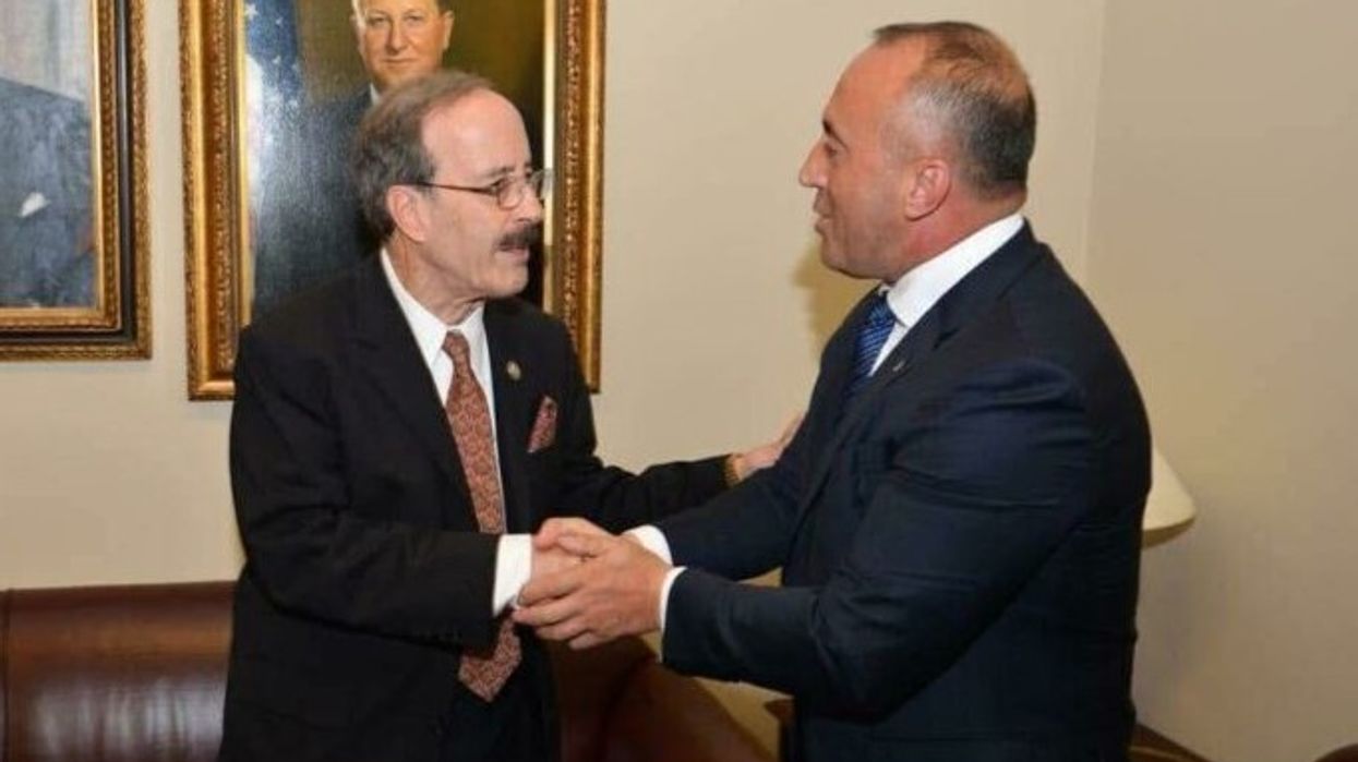 Haradinaj kërkon ceremoni përkujtimore për Eliot Engel dhe vendosjen e memorialit të përhershëm brenda hapësirave të institucionit Haradinaj kërkon ceremoni përkujtimore për Eliot Engel dhe vendosjen e memorialit të përhershëm brenda hapësirave të institucionit