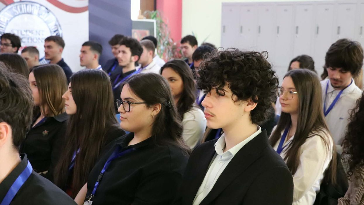 Nxënësit marrin "rolin" e diplomatëve në konferencën Model United Nations në ASK Nxënësit marrin