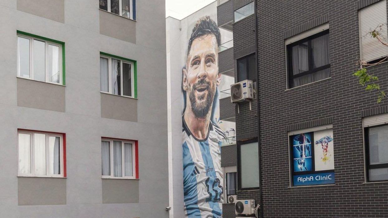 Murali i Messit në Tiranë bëhet viral nëpër botë - shpërndahet nga Fabrizio Romano Murali i Messit në Tiranë bëhet viral nëpër botë - shpërndahet nga Fabrizio Romano