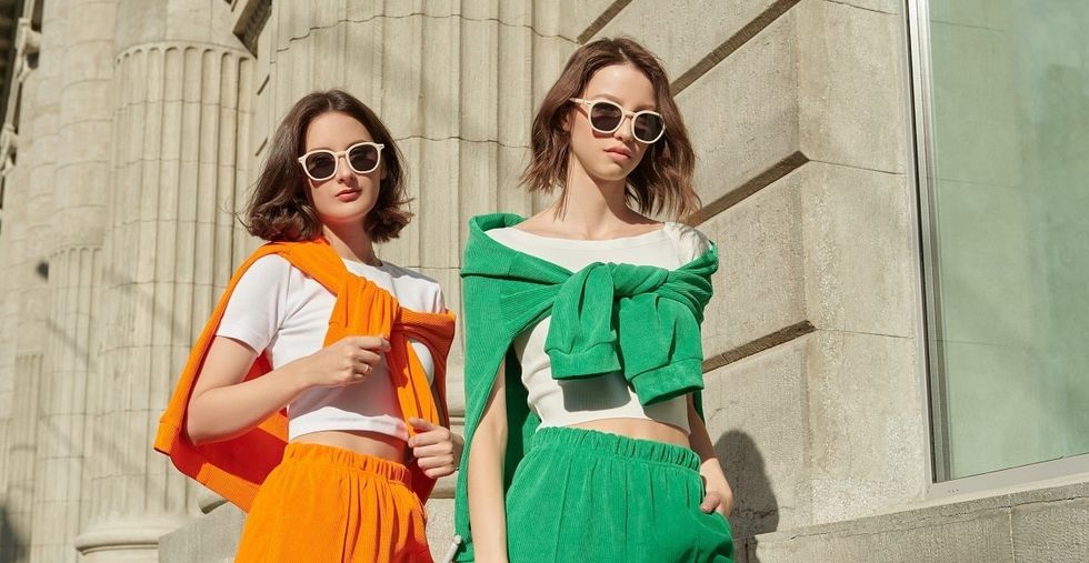 Këto ngjyra pothuajse nuk kombinohen kurrë: Një stil i tillë tregon mungesë shijeje në modë