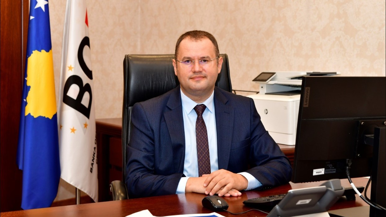 Guvernatori i BQK-së, njëri nga zyrtarët publik me pagën më të lartë në Kosovë