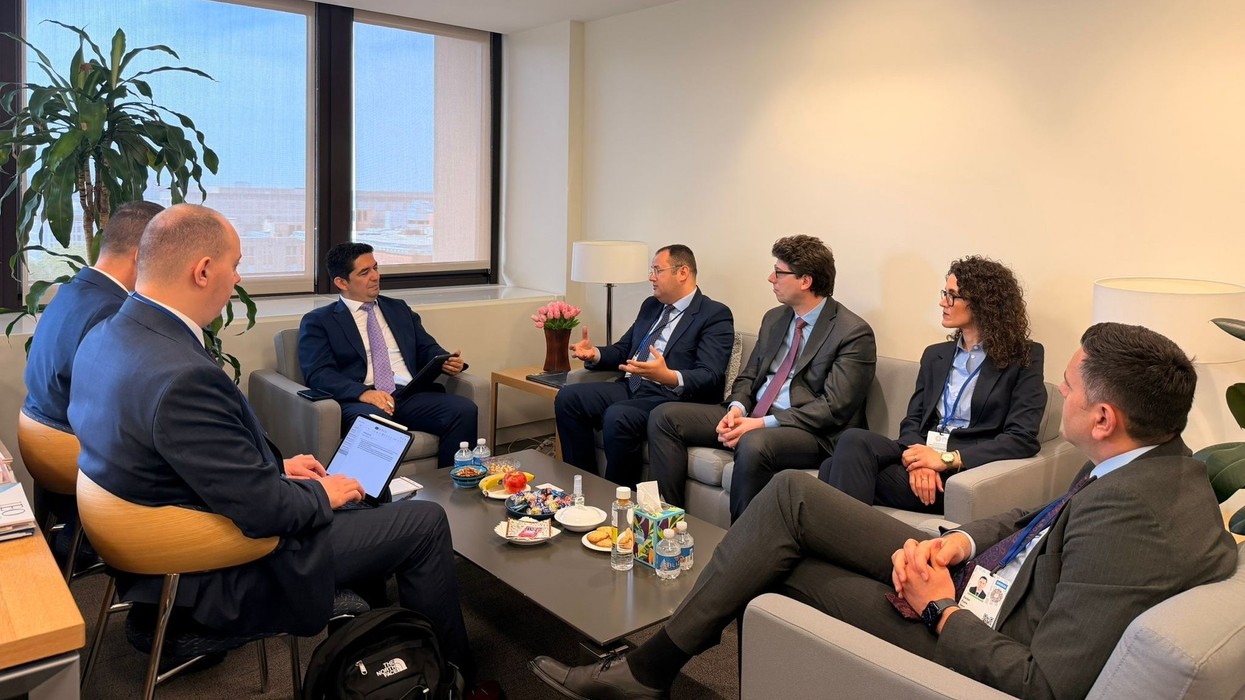 Guvernatori Ismaili prezanton zhvillimet financiare të Kosovës në takim me Drejtorin Ekzekutiv të FMN-së