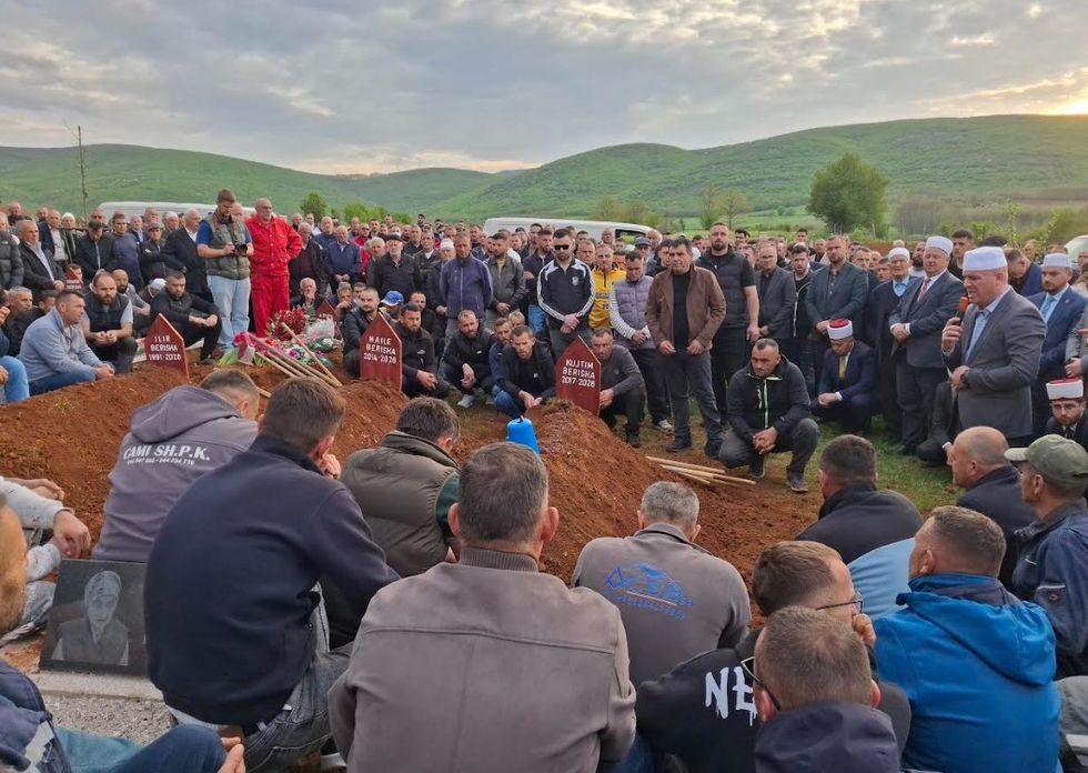 Përcillen për në banesën e fundit tre anëtarët e familjes Berisha