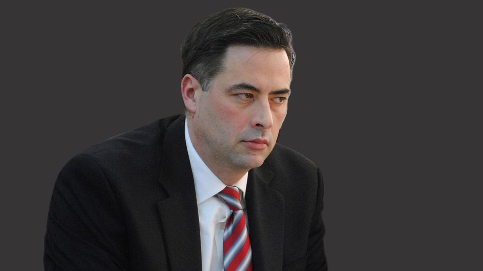 ​Adrian Zalli i Trustit i kalon me paga krerët e institucioneve