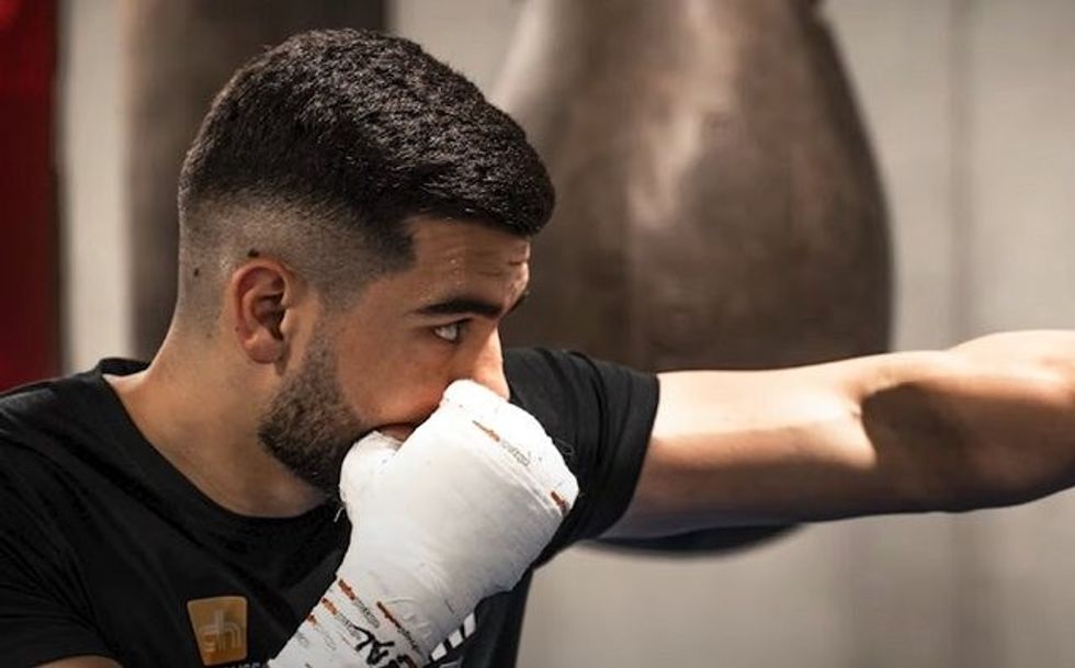 Amarildo Bakaj shtang shqiptarët, njofton pensionimin nga boksi në kulmin e karrierës