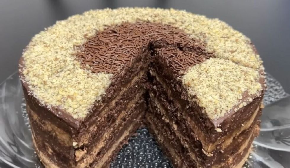 Torta më e kërkuar pa vezë e qumësht: E pasur me kremra dhe arra, shije që s’harrohet