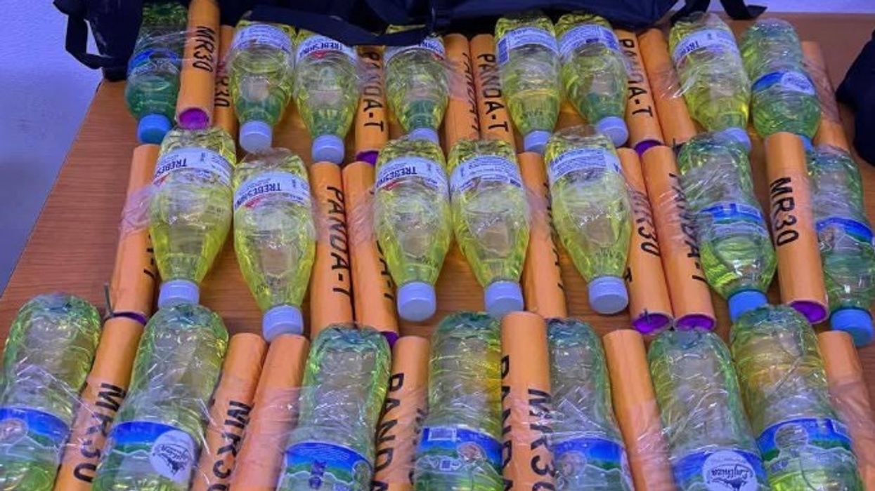 Protesta e opozitës në Tiranë, Policia: Sekuestruam 45 molotovë, ishin përgatitur për të sulmuar punonjësit e Policisë dhe institucionet shtetërore Protesta e opozitës në Tiranë, Policia: Sekuestruam 45 molotovë, ishin përgatitur për të sulmuar punonjësit e Policisë dhe institucionet shtetërore