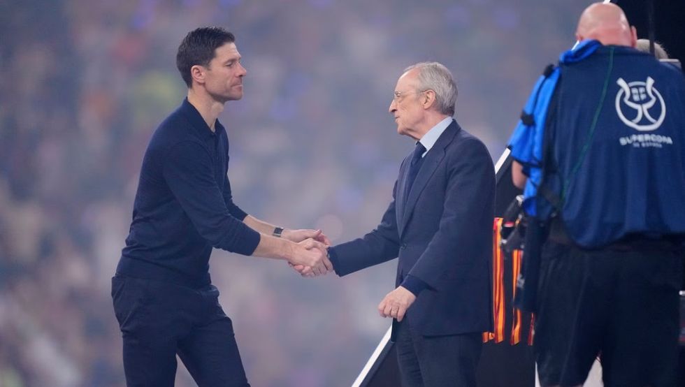 “Çmenduri” te Real Madridi: Gjiganti madrilen i penduar që s’e shkarkoi në dhjetor Xabi Alonson