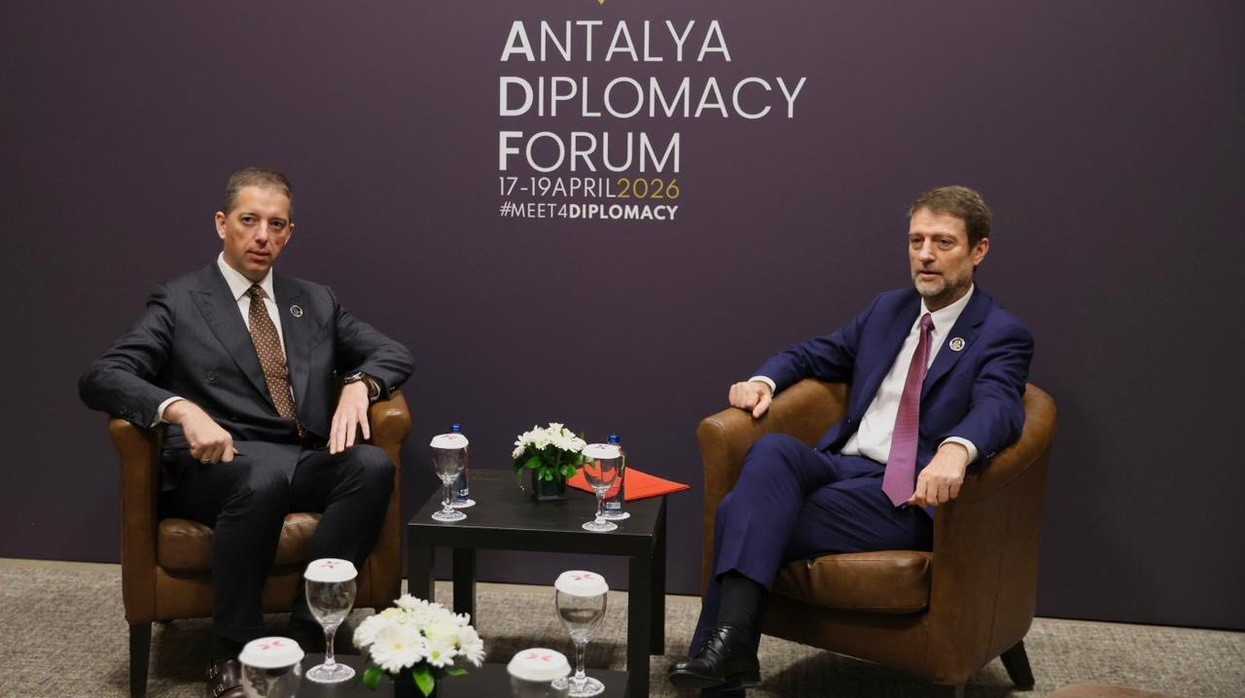 Hoxha-Gjuriq me "qëndrime thelbësisht të ndryshme për Kosovën", Shqipëria hap konsullatë në Bujanoc