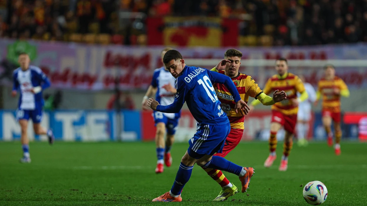 Gallapeni asiston, Wisla fiton në udhëtim dhe vazhdon garën për titull