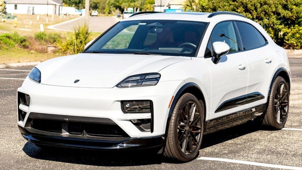 Ky Porsche Macan Turbo Electric humbi vlerën e tij mbi 33,000 dollarë pas vetëm 1,500 miljeve të kaluara