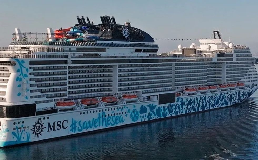 Anijet turistike zvicerane dhe gjermane largohen nga Ngushtica e Hormuzit