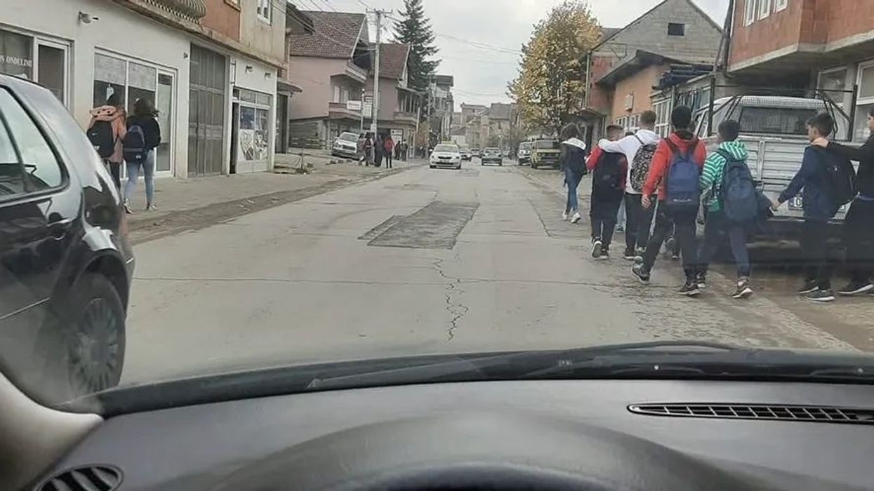 Ankesa nga qytetarët për gjendjen e rrugës në lagjen “Arbëria” në Gjilan Ankesa nga qytetarët për gjendjen e rrugës në lagjen “Arbëria” në Gjilan
