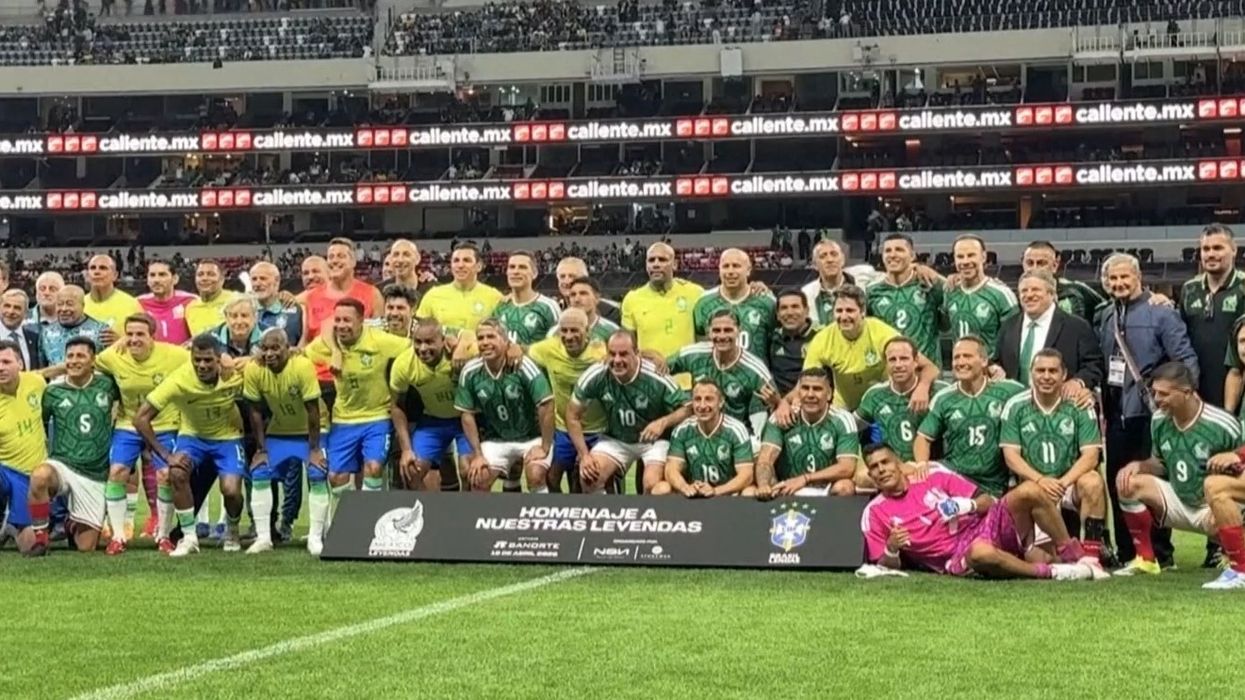 Ikonat e futbollit në një vend, Ronaldinho, Kaka dhe Adriano përsëri në fushë Ikonat e futbollit në një vend, Ronaldinho, Kaka dhe Adriano përsëri në fushë