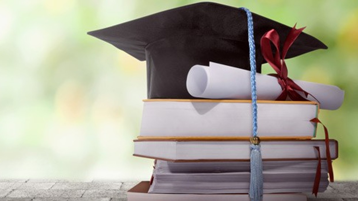 BE dhe Qeveria e Kosovës ndajnë 40 bursa Master për shërbyesit civilë