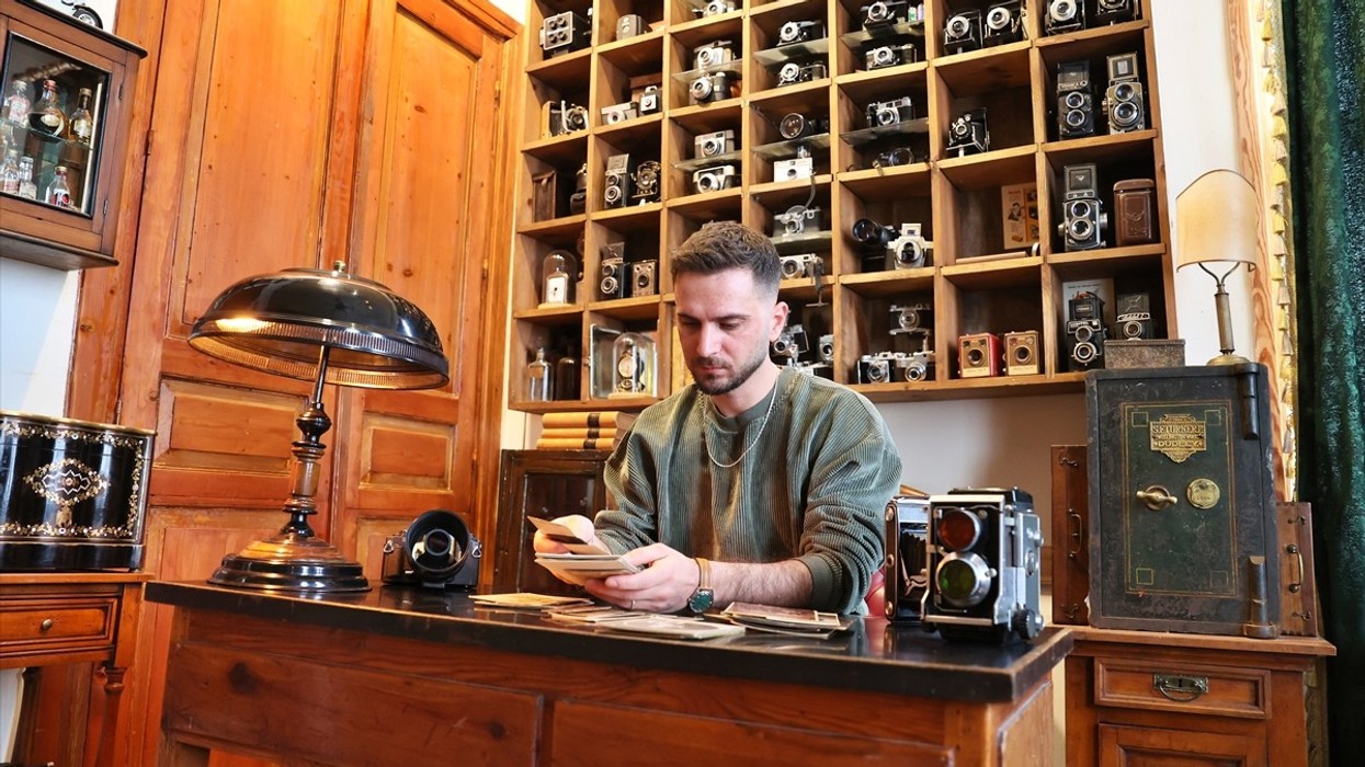 Fotografi turk shndërron ndërtesën historike në muze me 150 kamera nga vitet 1800 deri në ditët e sotme