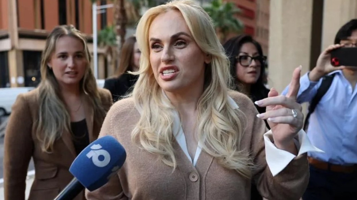 Pretendimet e Rebel Wilson cilësohen ‘shpikje dashakeqe’ – nis gjyqi për shpifje në Sidnei ndaj aktores së Hollywood-it