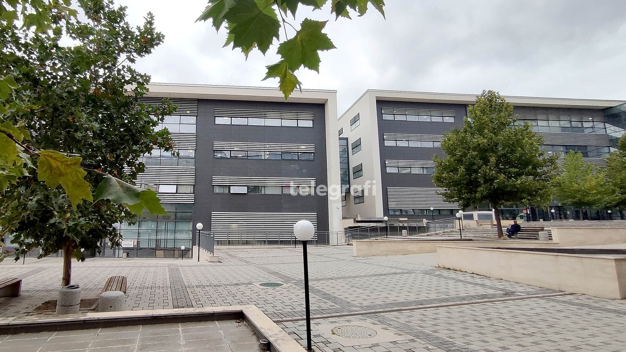 Aktakuzë për vrasje të rëndë në tentativë ndaj djalit që goditi babain me sëpatë