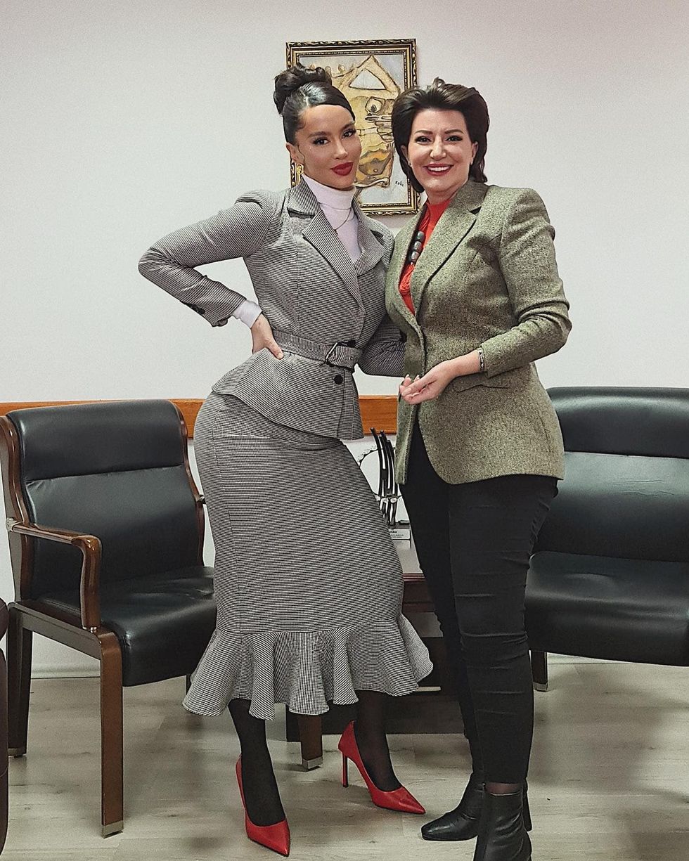 “Tezja e Daskanit”, Dafina Zeqiri i bën urimin e veçantë për ditëlindje ish-presidentes Jahjaga