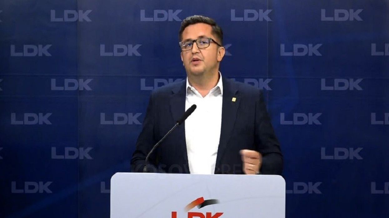 Mustafa i LDK-së kritikon ofertën e Kurtit: S’kishte nevojë për ne, tani po bën formula” Mustafa i LDK-së kritikon ofertën e Kurtit: S’kishte nevojë për ne, tani po bën formula”