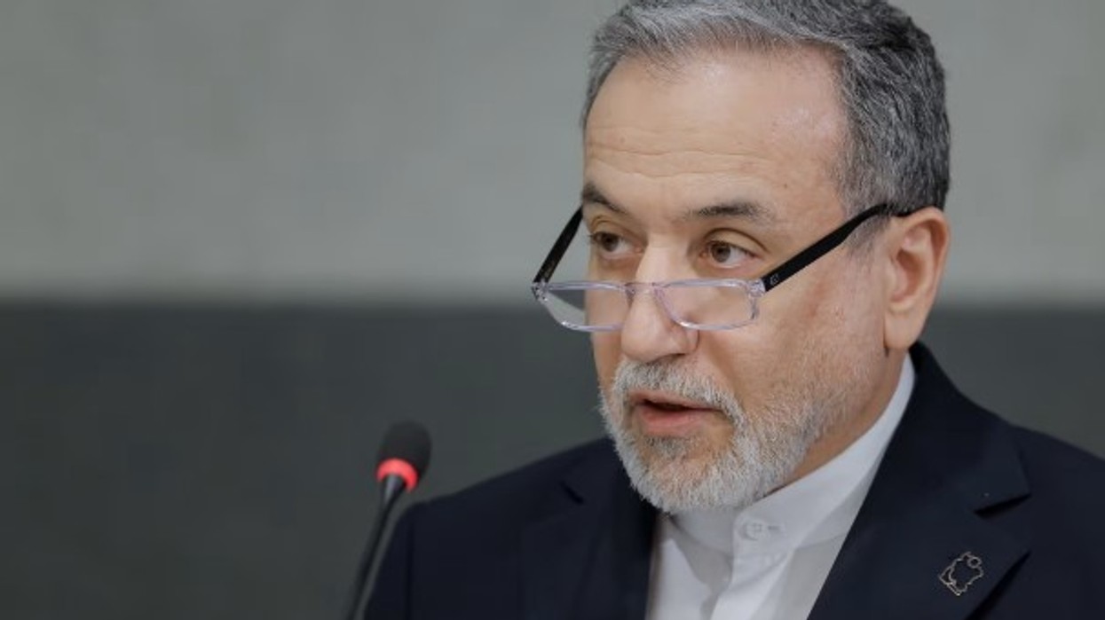 Irani do të vendosë "si të vazhdojë" ndërsa afati i armëpushimit po afron, thotë Araghchi